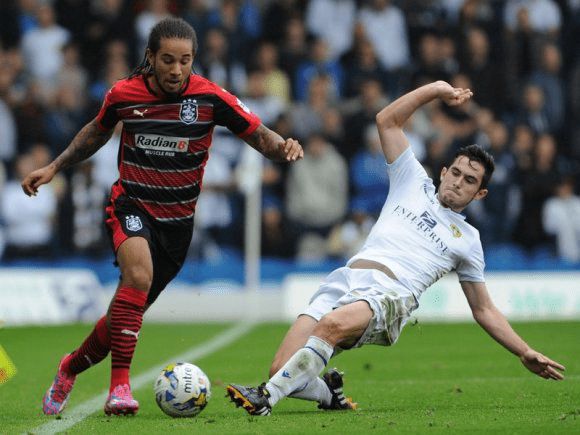 包含哈德斯菲尔德主场取胜，积分榜上升的词条