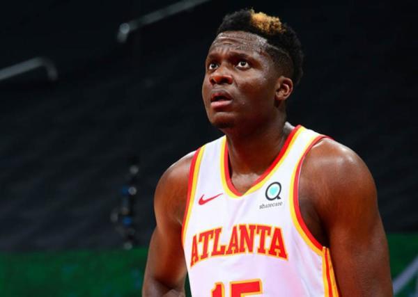 Scout迎来二十赛季高光表现，老鹰球迷沸腾！